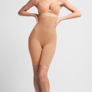 Skims Sienna High Waisted Above the Knee Large Short Shaper Seamless Sculpt Nude